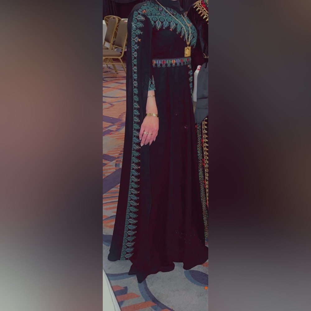 Elegant Black and Green Embroidered Dress
Falahi thoub